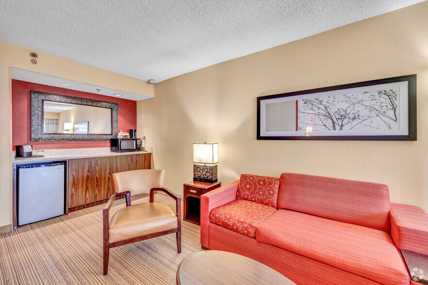 More Photos Of 9190 Gulf Fwy, Houston Hospitality For Sale