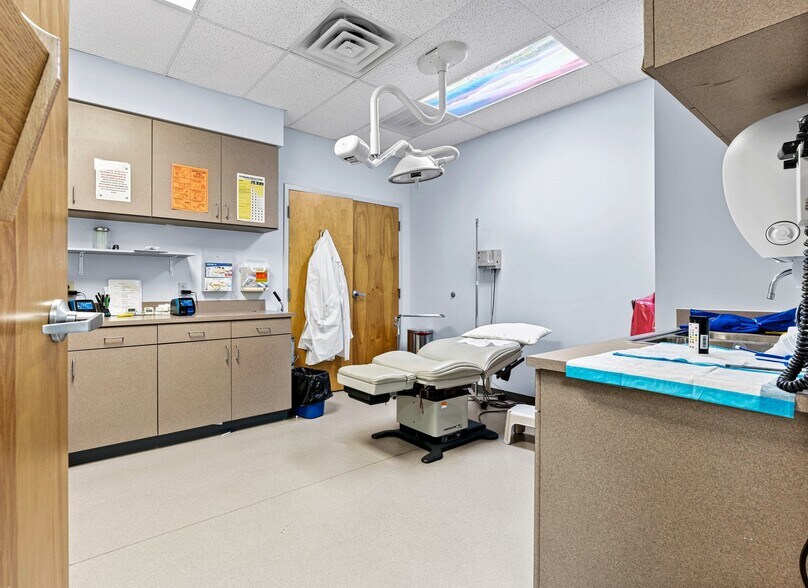 More Photos Of 357-359 Williamson Rd, Mooresville Medical For Sale