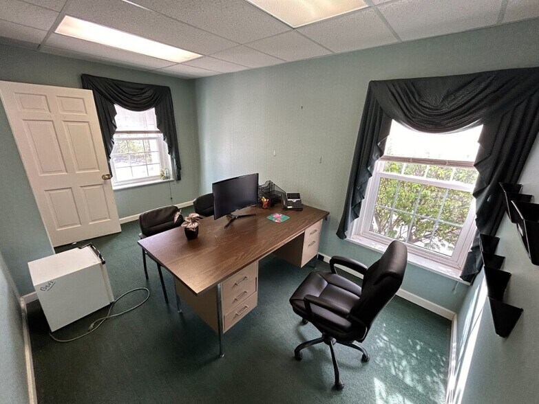 More Photos Of 15501 Munn Rd, Cleveland Office For Lease