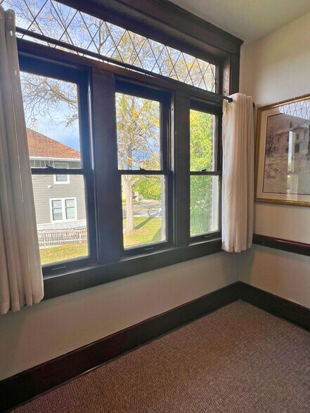 More Photos Of 232 S Batavia Ave, Batavia Office For Sale