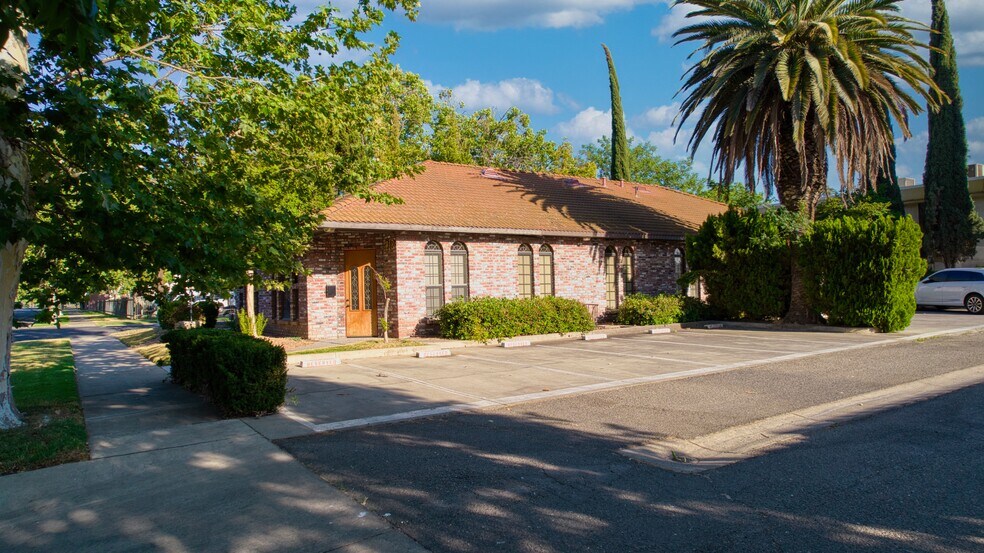 More Photos Of 2145 O St, Merced Office For Sale