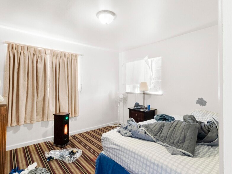 More Photos Of 905 W Spruce St, Rawlins Hotel For Sale