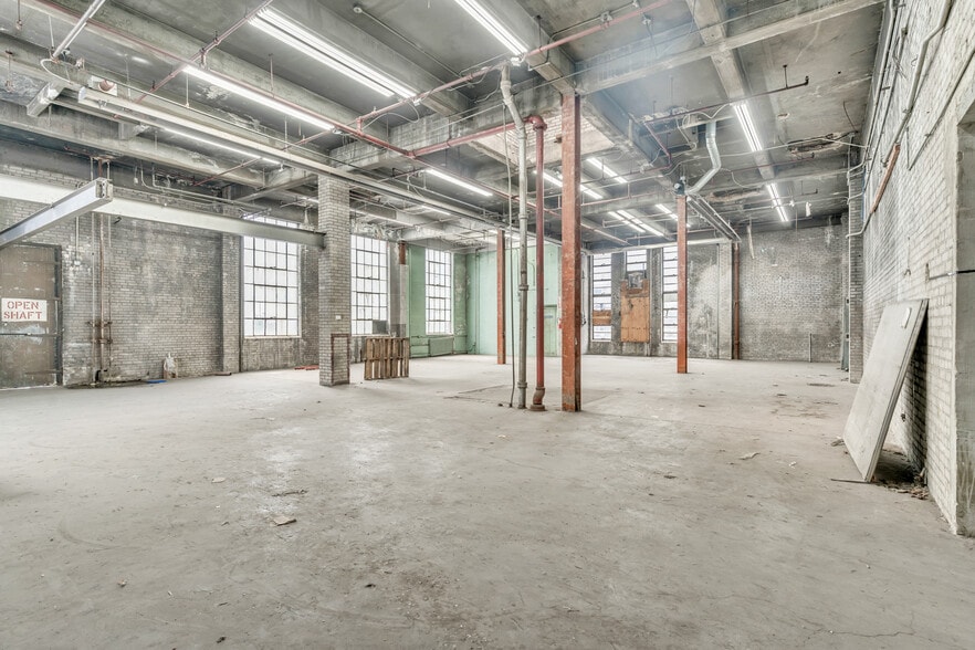 More Photos Of 150 Avenue L, Newark Warehouse For Sale