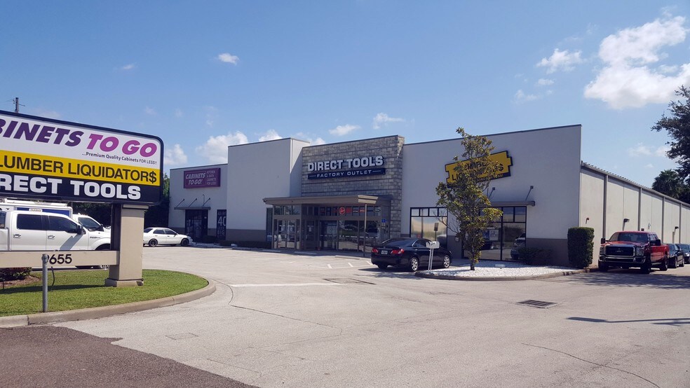 More Photos Of 9655 S Orange Blossom Trl, Orlando Showroom For Lease