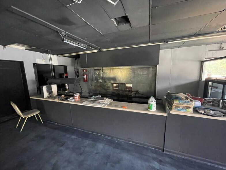 More Photos Of 1916 Cedar Dr, La Marque Restaurant For Lease