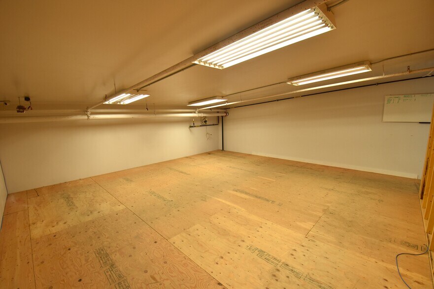 More Photos Of 9903 209 St NW, Edmonton Warehouse For Sale