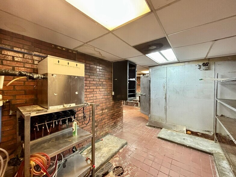 More Photos Of 210 W Calhoun St, Bruce Fast Food For Sale