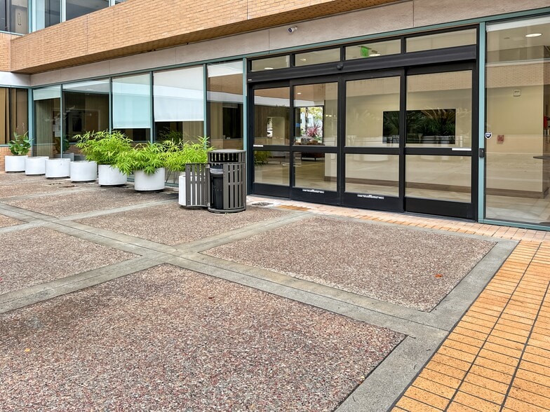 More Photos Of 800 W El Camino Real, Mountain View Coworking Space