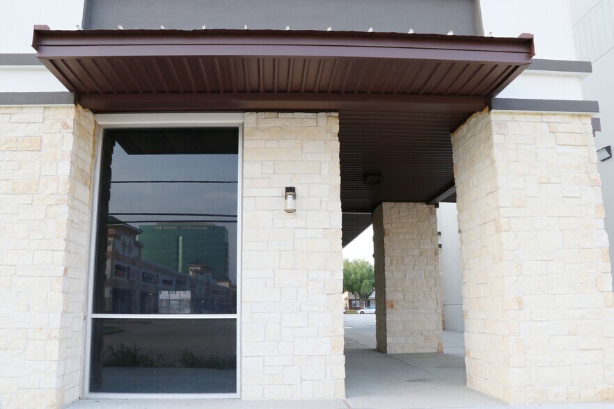 More Photos Of 9889 United Drive, Houston Office For Lease