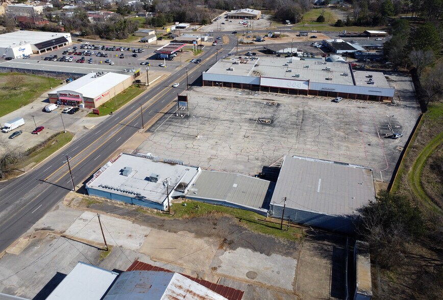 More Photos Of 315-330 E Spring St, Palestine Unknown For Lease