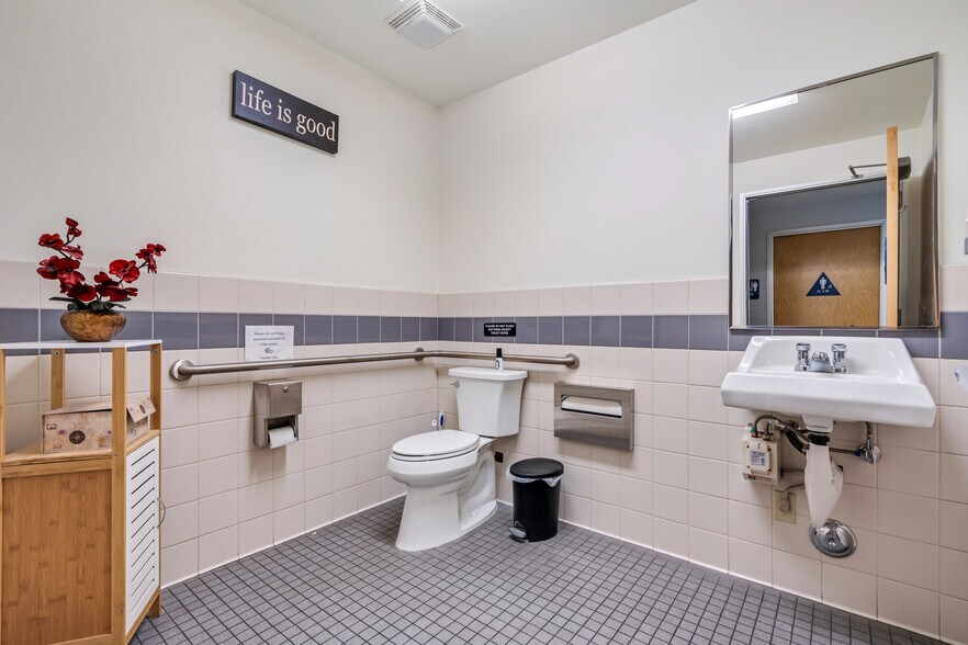 More Photos Of 803-827 Anchorage Place, Chula Vista Light Distribution For Lease