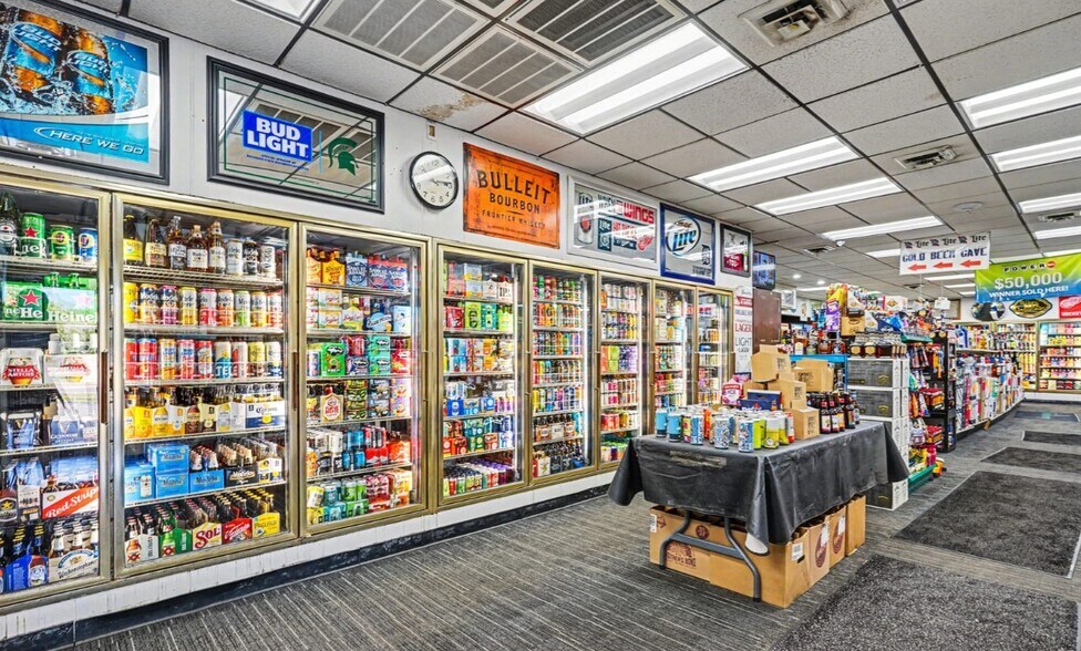 More Photos Of 877 Washington Ave, Holland Convenience Store For Sale