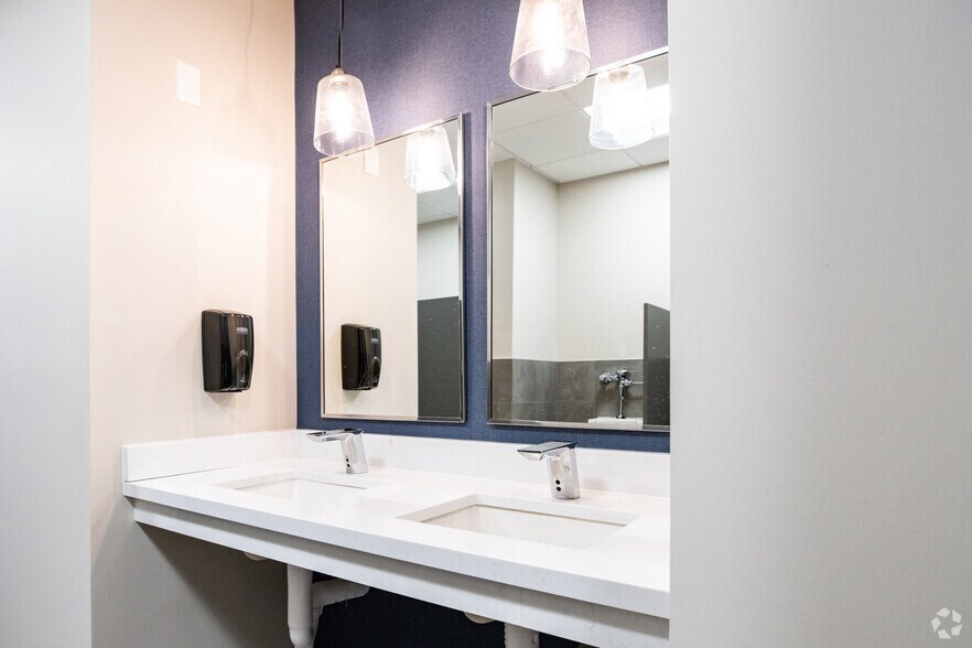 More Photos Of 11211 Taylor Draper Ln, Austin Office For Lease