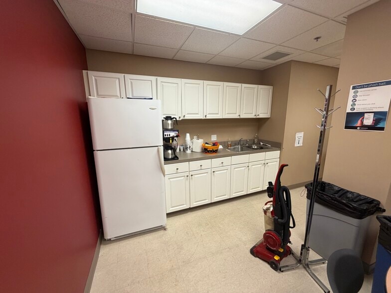 More Photos Of 4331 Brockton Dr SE, Grand Rapids Manufacturing For Sale