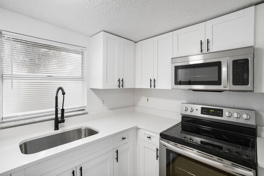 More Photos Of 12703 N 15th St, Tampa Apartments For Sale