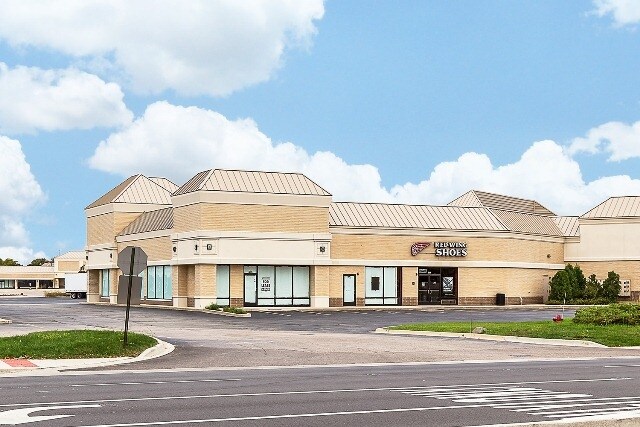 More Photos Of 830-890 W Main St, West Dundee Unknown For Lease