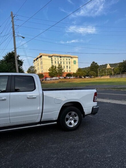 More Photos Of 404-406 Gulpha St, Hot Springs National Park Warehouse For Lease