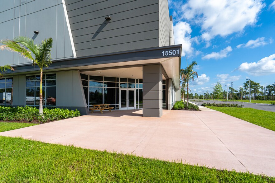 More Photos Of 15501 Park of Commerce Blvd, Jupiter Distribution For Lease