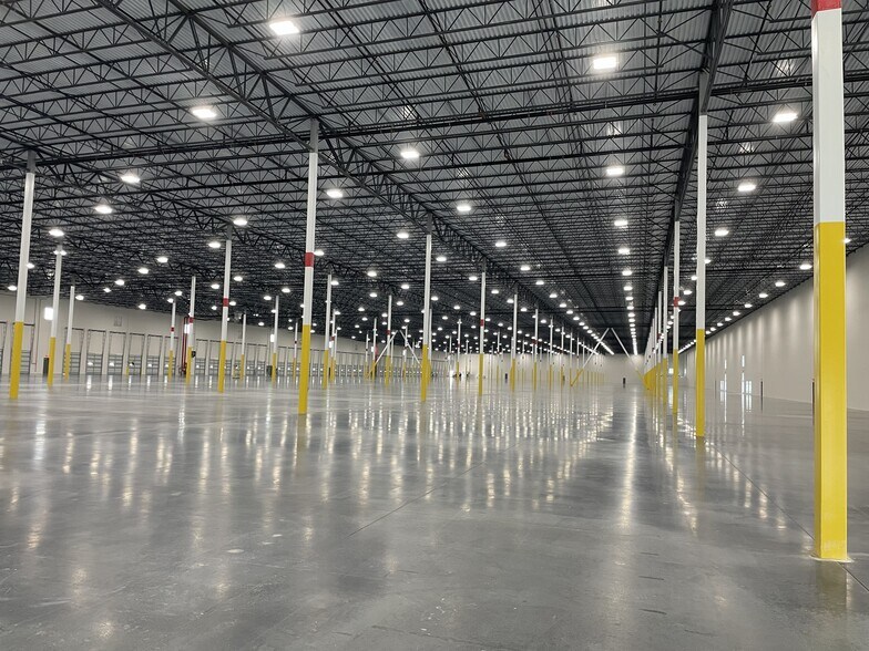 More Photos Of 2860 Stadium Dr, Kannapolis Distribution For Lease
