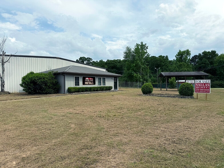 More Photos Of 378 Eastland Rd, Dothan Distribution For Sale