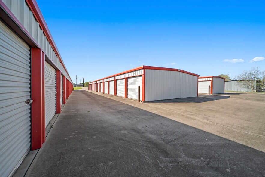 More Photos Of 8775 Highway 290 E, Chappell Hill Self Storage For Sale