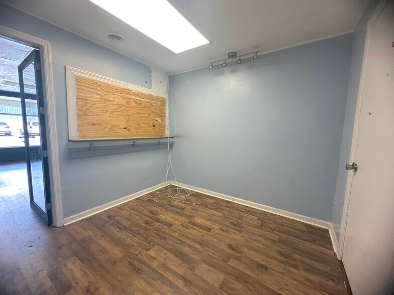 More Photos Of 1126 E Montgomery Cross Rd, Savannah Freestanding For Lease