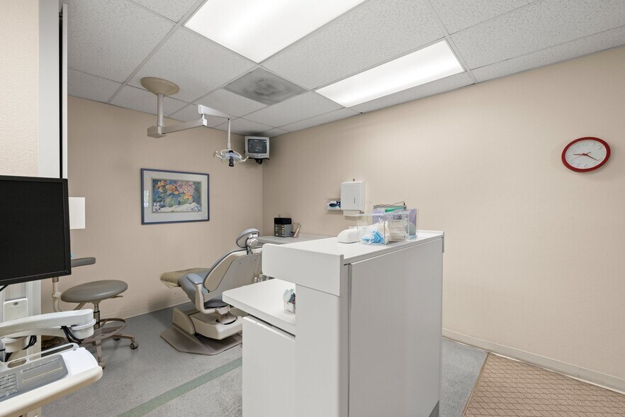 More Photos Of 4400 SW 110th Ave, Beaverton Medical For Sale