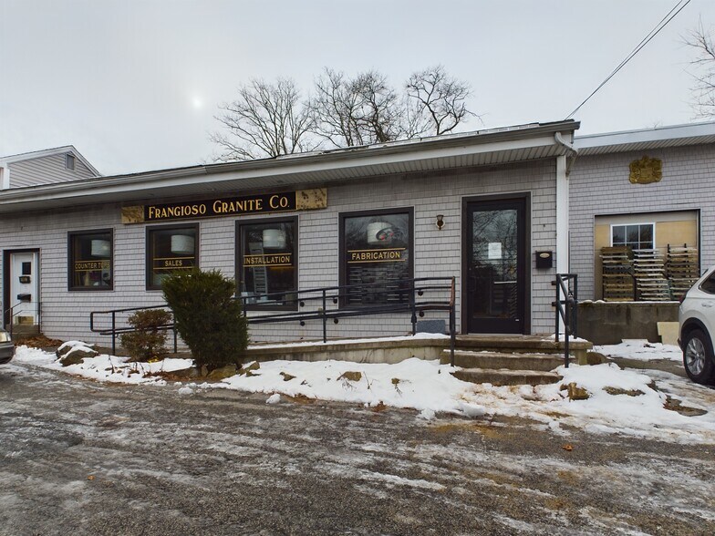 Primary Photo Of 95 Grove St, Braintree General Retail For Lease