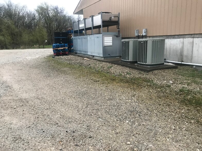 More Photos Of 25817 State Hwy 64, Pittsburg Supermarket For Sale