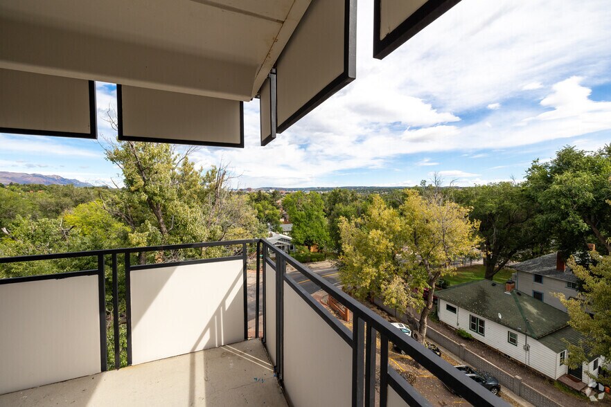 More Photos Of 107 W Cheyenne Rd, Colorado Springs Apartments For Sale