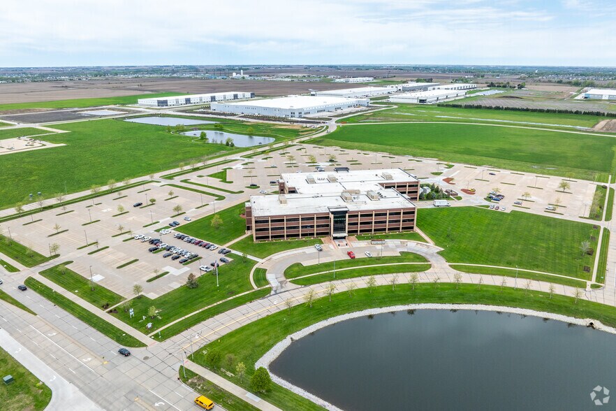 More Photos Of 12421 Meredith Dr, Urbandale Office For Lease