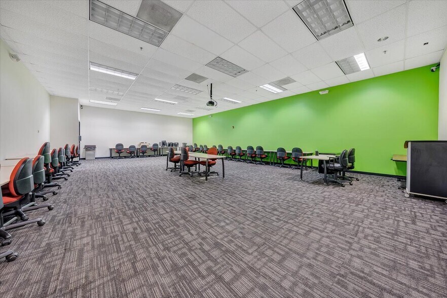 More Photos Of 2000 Virginia Ave, Collinsville Office For Lease