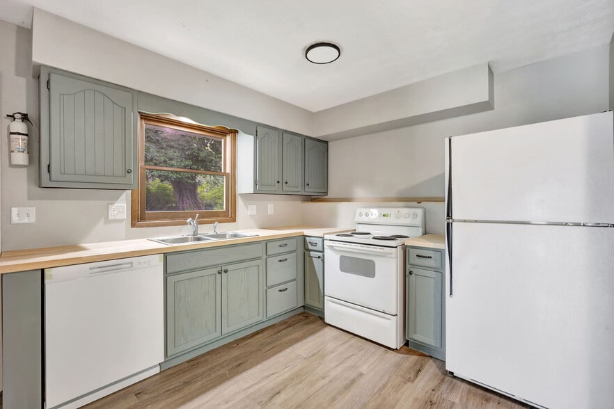 More Photos Of 319 N Elm St, Oxford Apartments For Sale