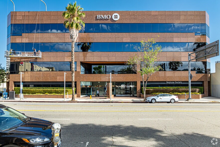 More Photos Of 15165 Ventura Blvd, Sherman Oaks Office For Lease
