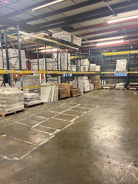 More Photos Of 1010 N Duncanville Rd, Duncanville Flex For Sale