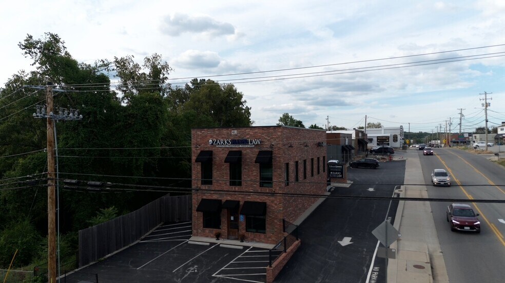 More Photos Of 103 S 3rd St, Ozark Office For Sale