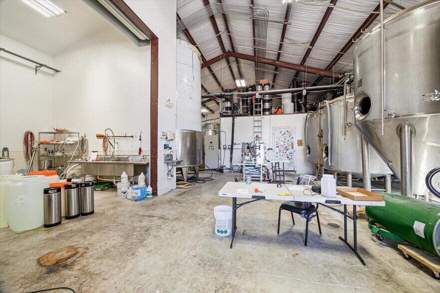 More Photos Of 1125 W Cavalcade St, Houston Manufacturing For Sale