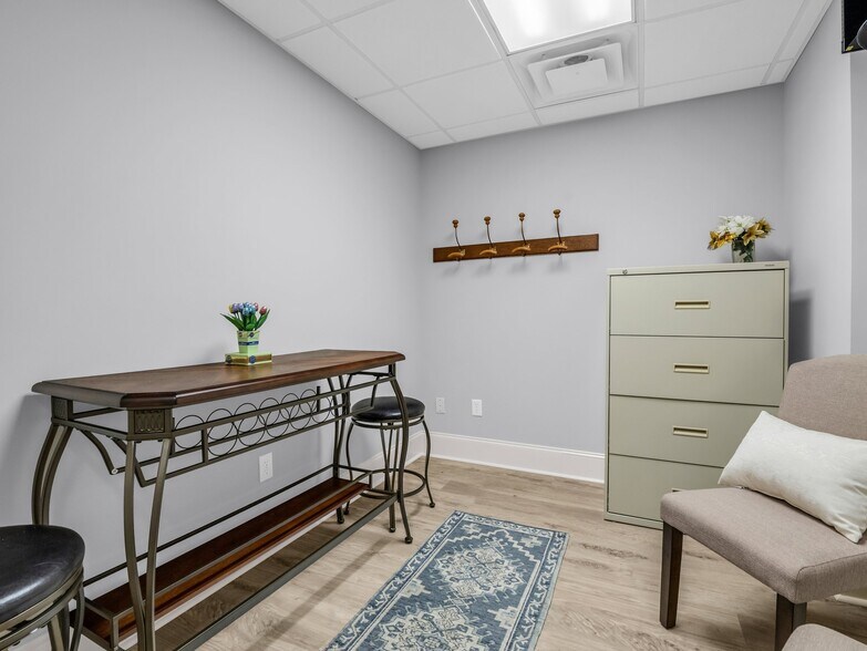 More Photos Of 1612 Asheville Hwy, Hendersonville Office For Sale