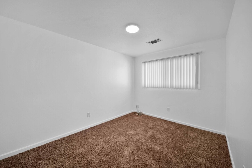 More Photos Of 1091 Del Sol Pl, Redding Apartments For Sale