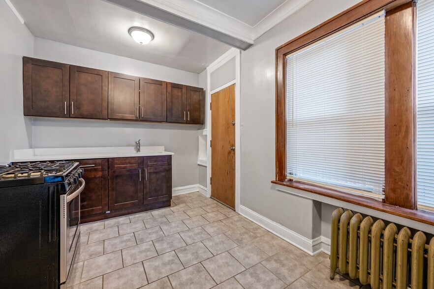 More Photos Of 500 E 82nd St, Chicago Apartments For Sale