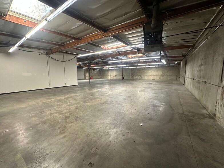 More Photos Of 13515 Excelsior Dr, Norwalk Warehouse For Lease