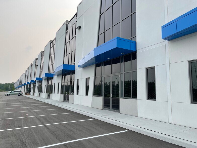 More Photos Of 20 Newkirk Ct, Brampton Distribution For Sale