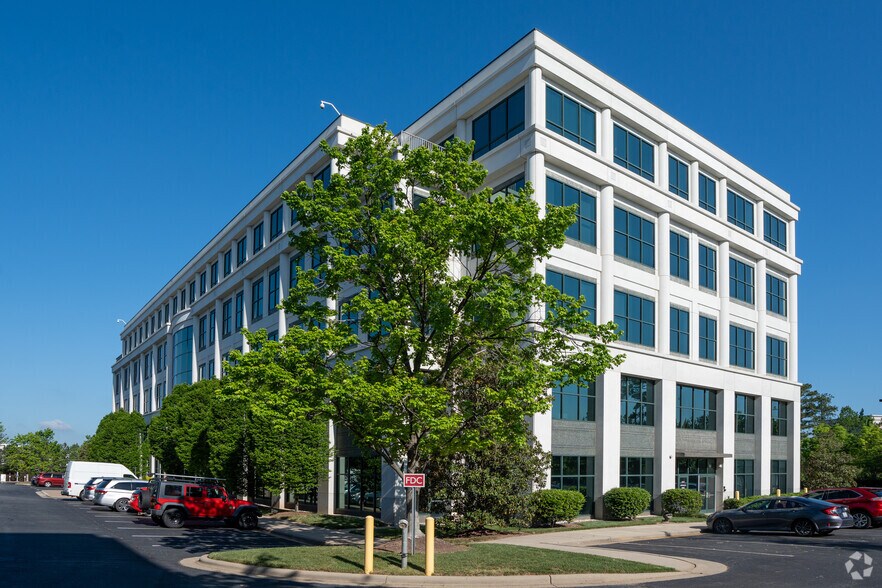 More Photos Of 8041 Arco Corporate Dr, Raleigh Office For Lease