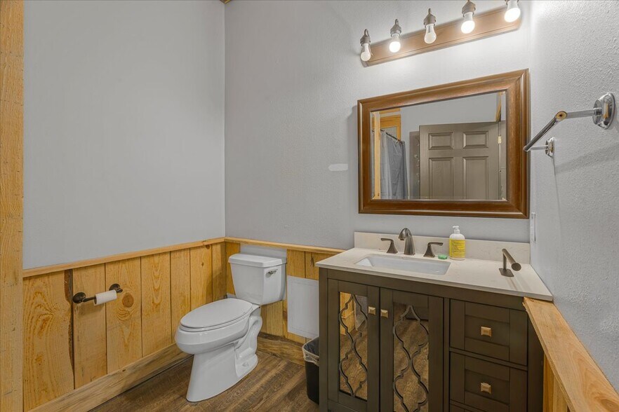 More Photos Of 7513 Highway 90, Milton Loft Creative Space For Sale