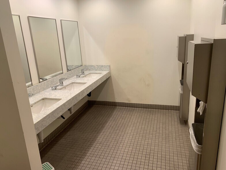 More Photos Of 9888 Carroll Centre Rd, San Diego Office For Sale