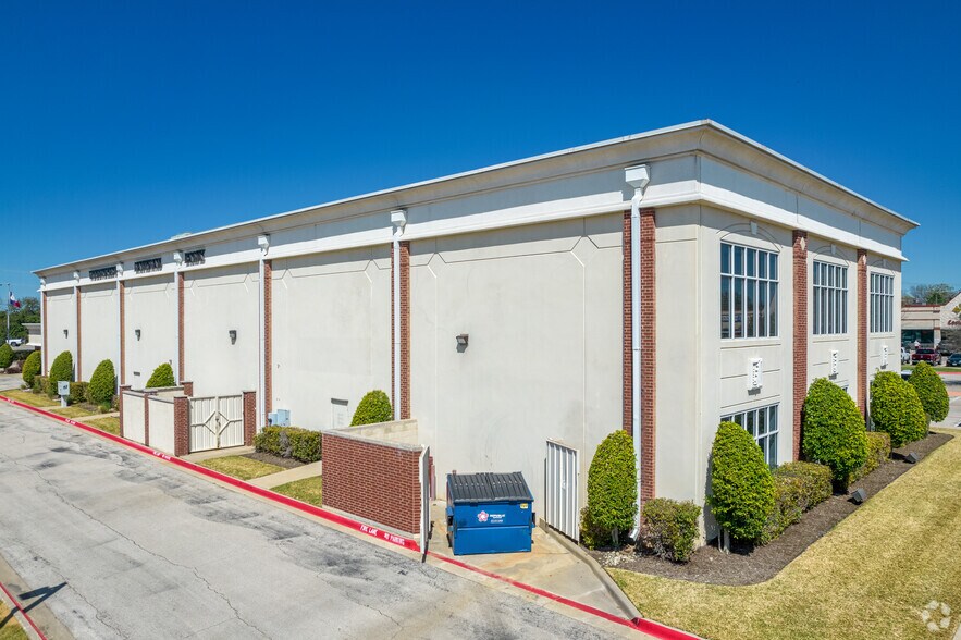 More Photos Of 8408 N Davis Blvd, North Richland Hills Office For Lease