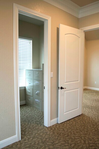 More Photos Of 1150 Bromberg St, Mineola Office For Lease