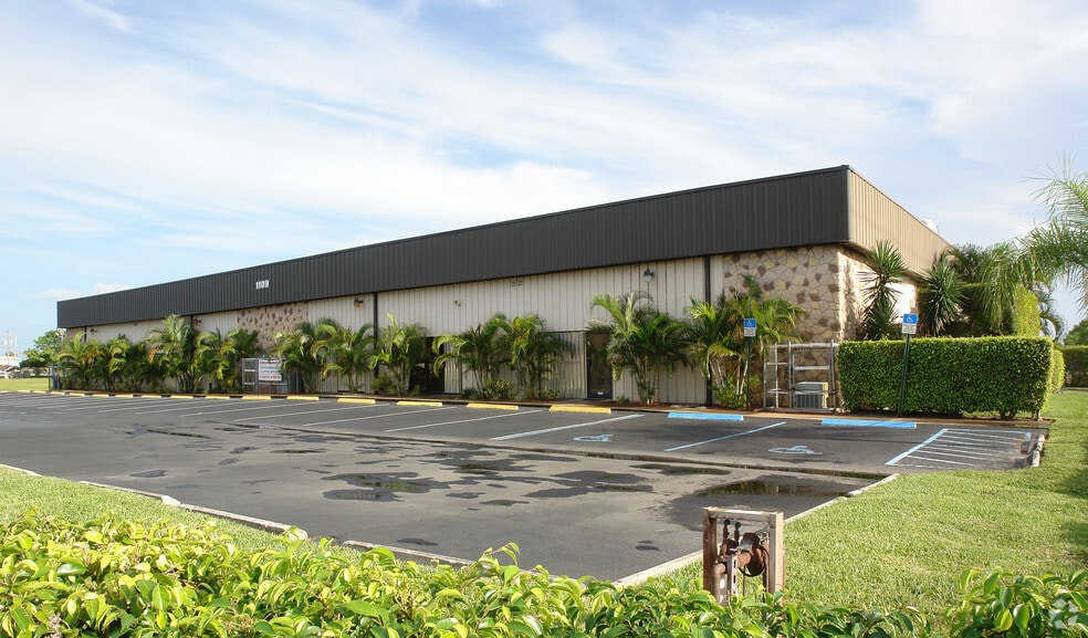 Primary Photo Of 1109 25th St, West Palm Beach Light Distribution For Lease