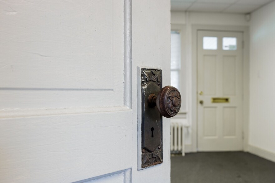 More Photos Of 217 E Williamsburg Rd, Sandston Office For Sale