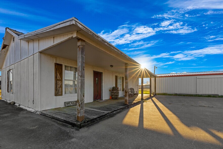 More Photos Of 3018 FM 2578, Kaufman Horse Stables For Sale